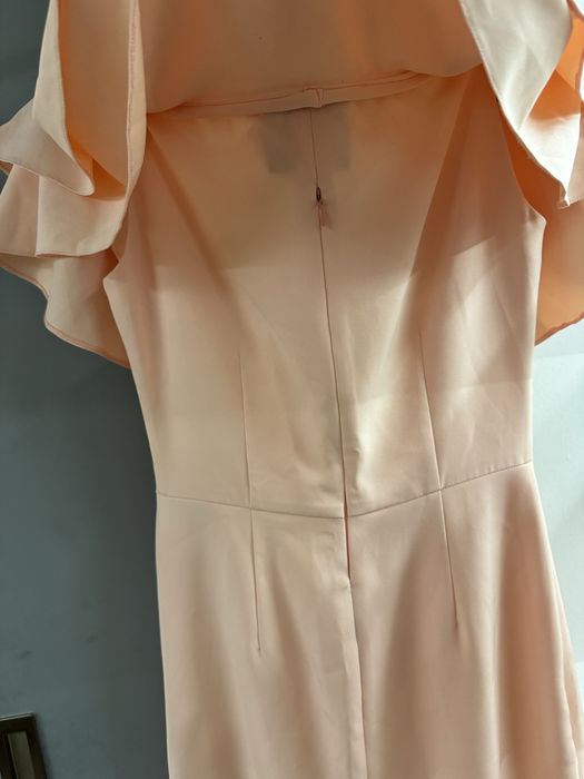 Персиковое платье