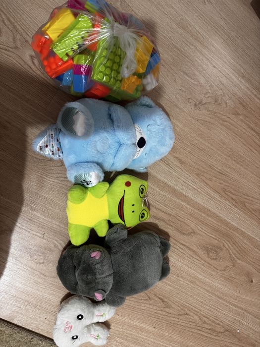 Продам игрушки разные много игрушек