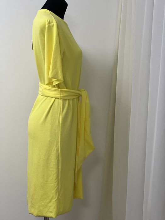 Vand rochie zara galbena material tricot se potriveste pt gravide