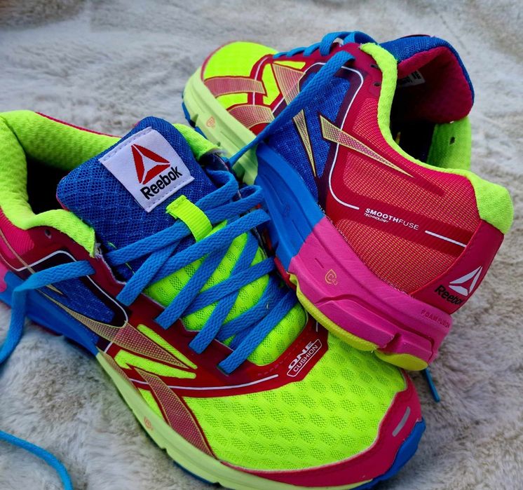 Reebok оригинални дамски сникърсинс електрикови цветове  36 номер