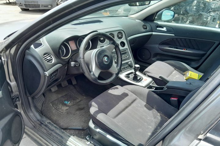 Dezmembrez Alfa Romeo 159 1