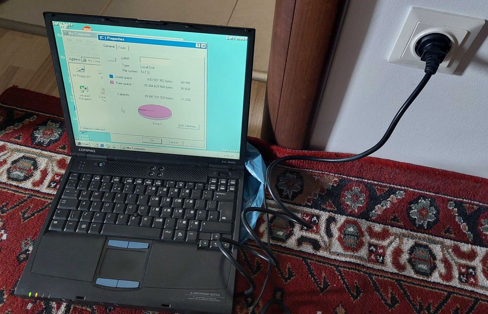Laptop RETRO colectie Intel CompaQ EVO N600c - 25 + ani PERFECT