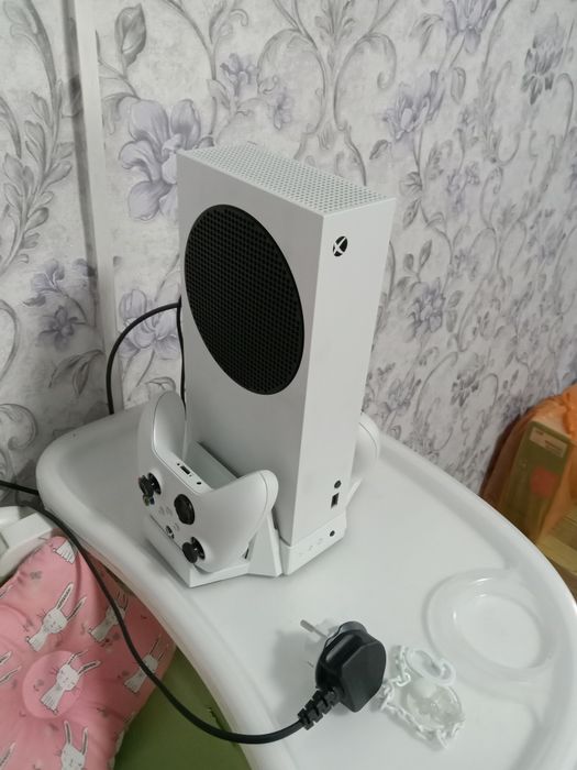 Продам икс бокс серия s