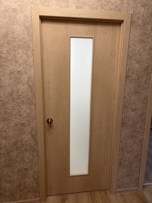 Продам межкомнатные двери в сборе.