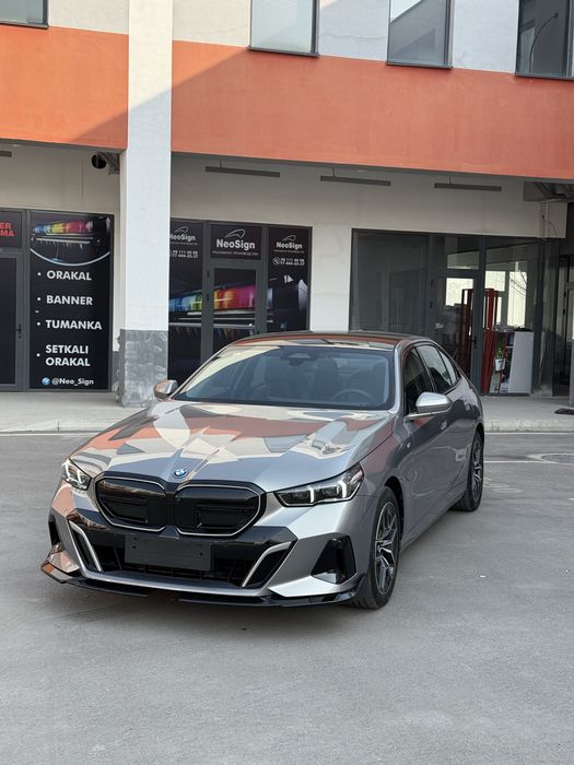 BMW i5 35L v nalichii