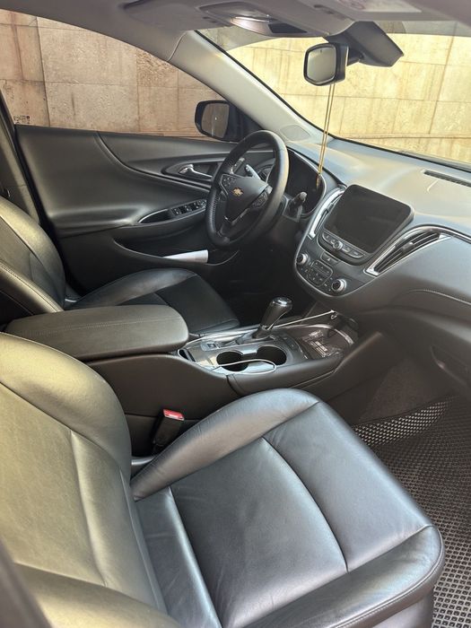 Chevrolet Malibu 2 turbo.