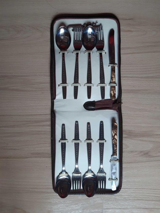 Комплект-вилици,лъжици и нож "ВТ" в стилен несесер,ретро