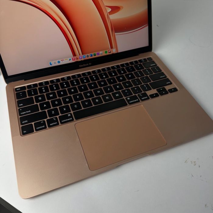 Продам Macbook Air M1 8/256gb