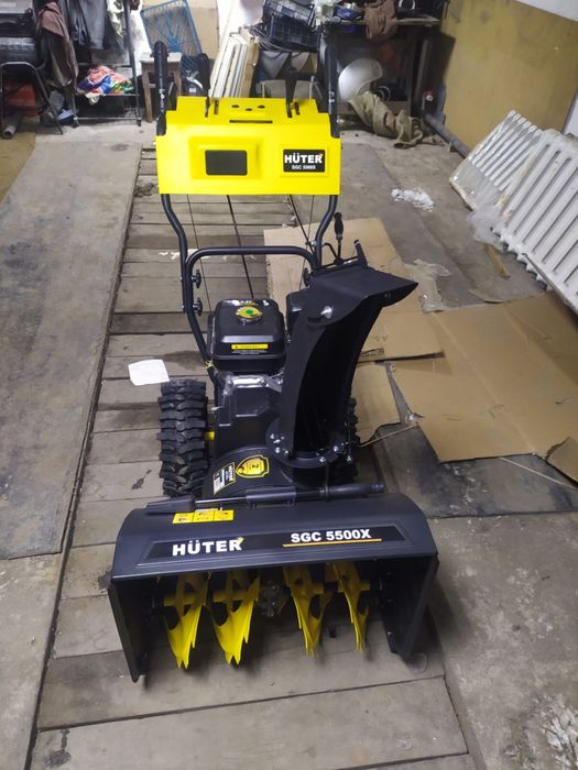 Продам снегоуборочную машину