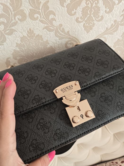 Оригинална чанта guess