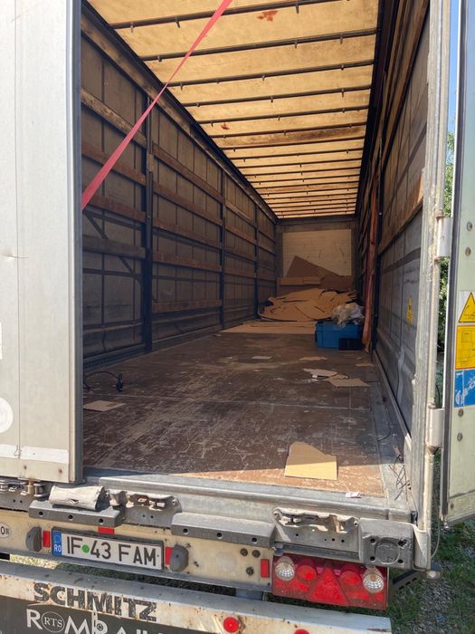 Camion cu remorca