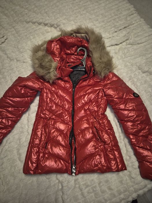 Дамско зимно яке хс,с  и  черно дълго яке