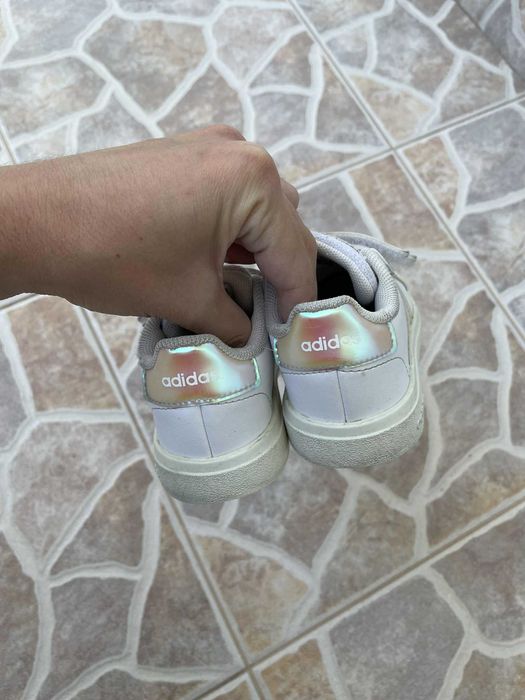 Детски маратонки за момиче Adidas Grand Court 2.0