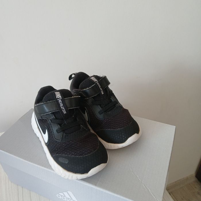 Маратонки nike  номер 26