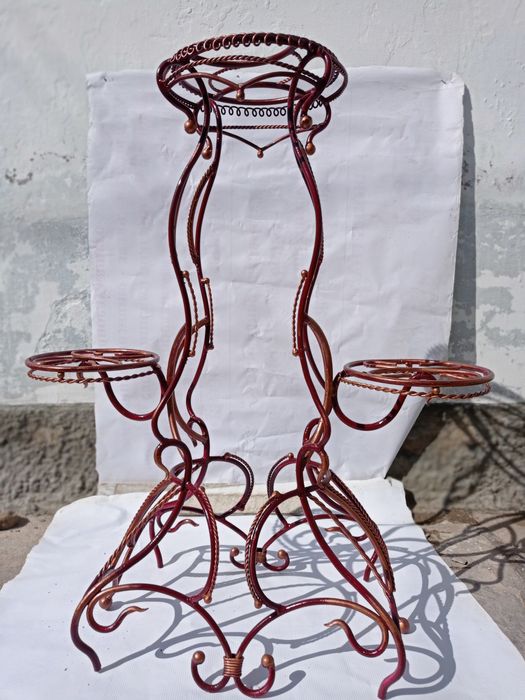 Продаётся подставка под цветы