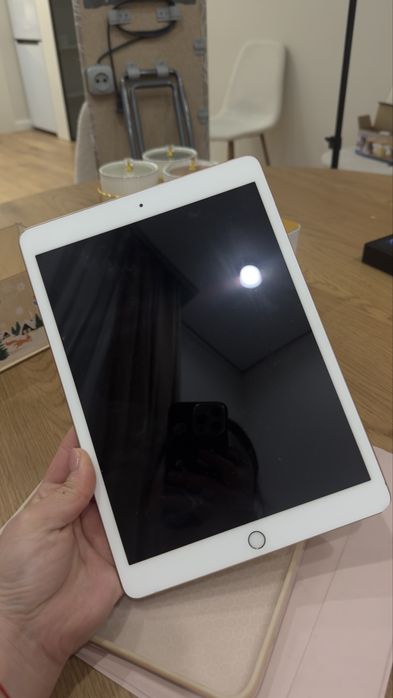Продам Планшет Айпад 8 поколения