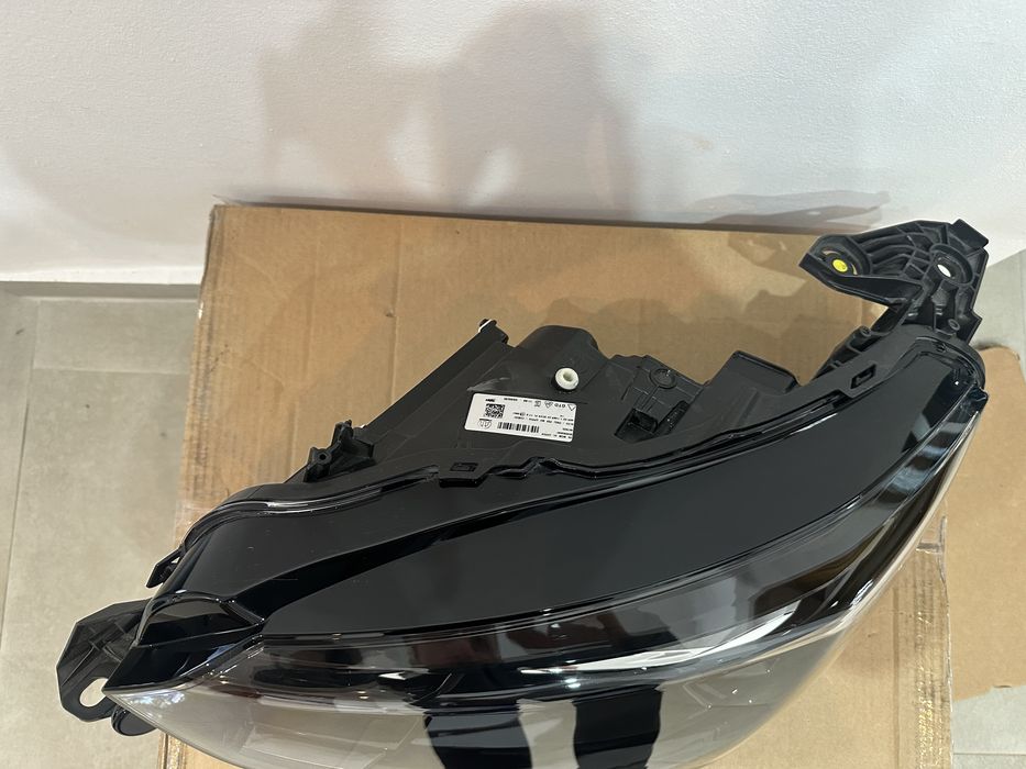 Far stanga Peugeot 208 2008 2 facelift full led Europa