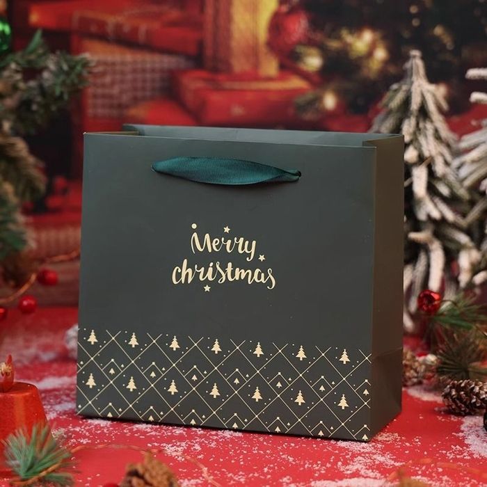 Новогодний подарочный бокс