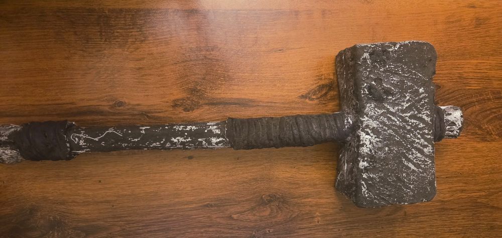 Игрушечный молот