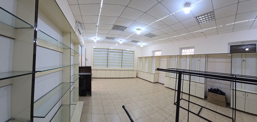 Продаётся мебель для магазина.