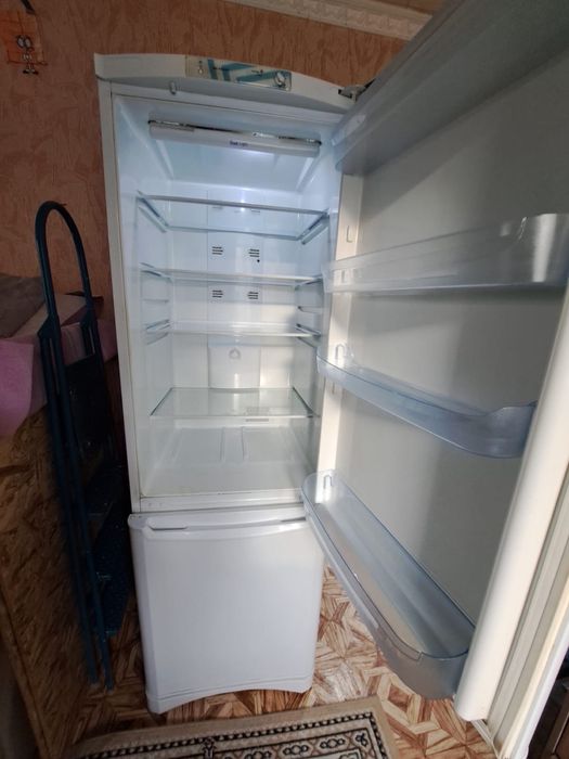 Холодильник б/у Indesit no frost