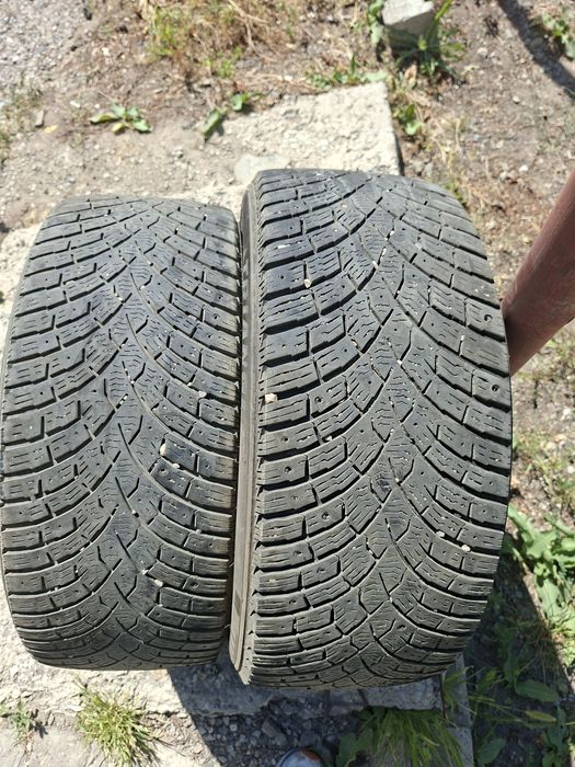 Продам шины 235/45/18 трианжел