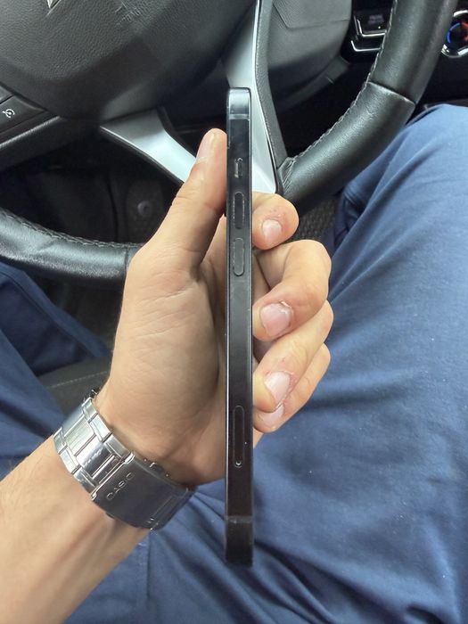 Iphone 15 black.