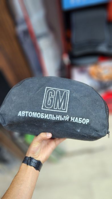 Avtomobil uchun aptechka.