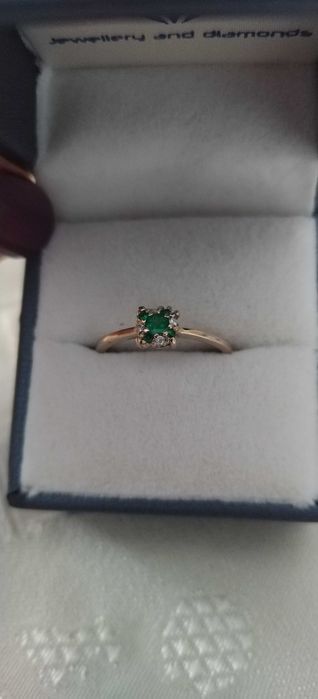 18к златен пръстен с изумруд