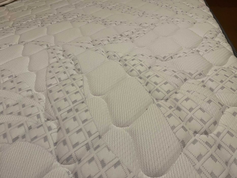 Saltea MobExpert Diamond Hard 200x200 cu arcuri impachetate independent