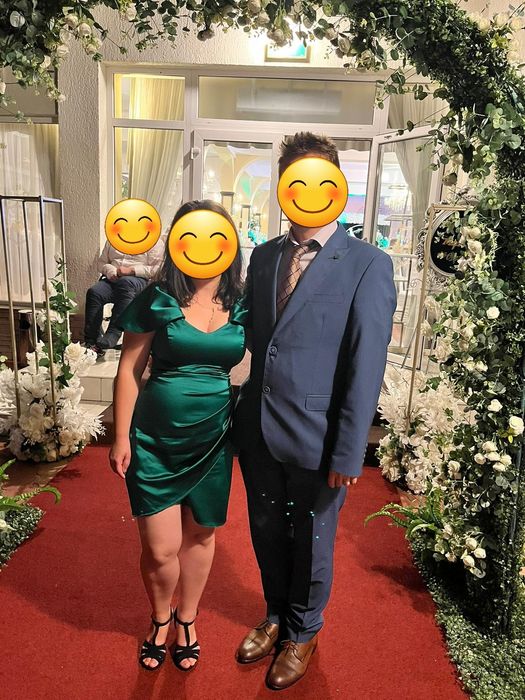 Vand rochie eleganta pentru eveniment