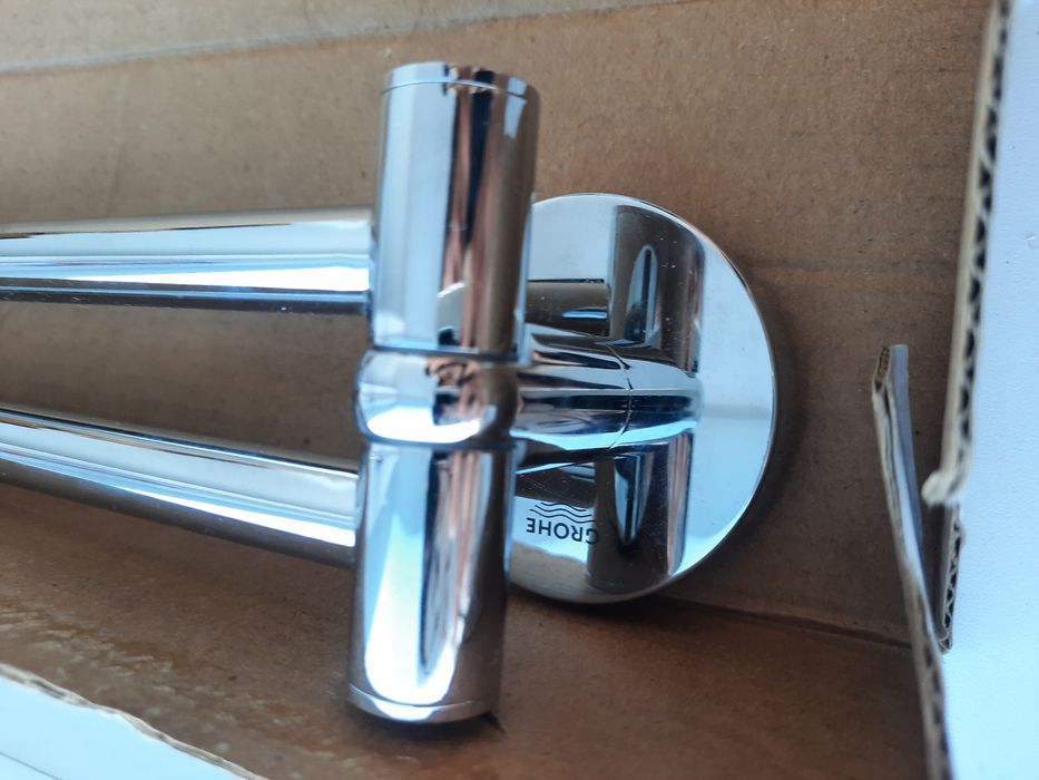 Продам два держателя для полотенца, поворотный