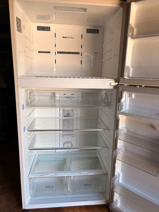 Холодильник продается