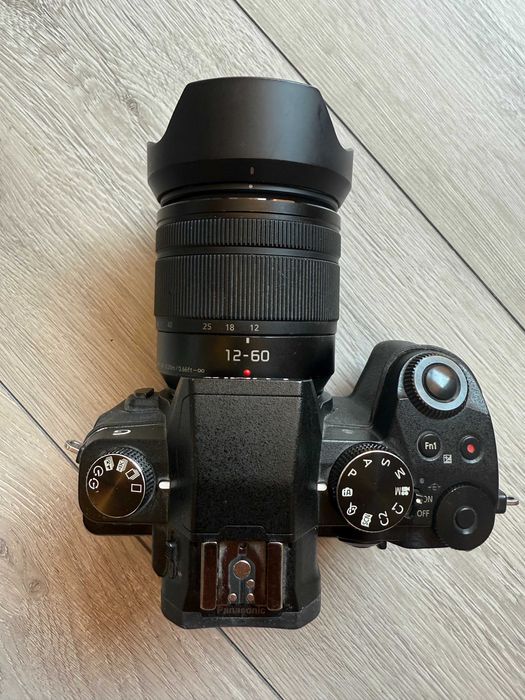 Panasonic Lumix G85 + 12–60 мм + LEICA 25mm DG Lens H-X025 + 2 батерии