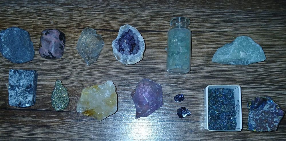 Vând minerale și roci