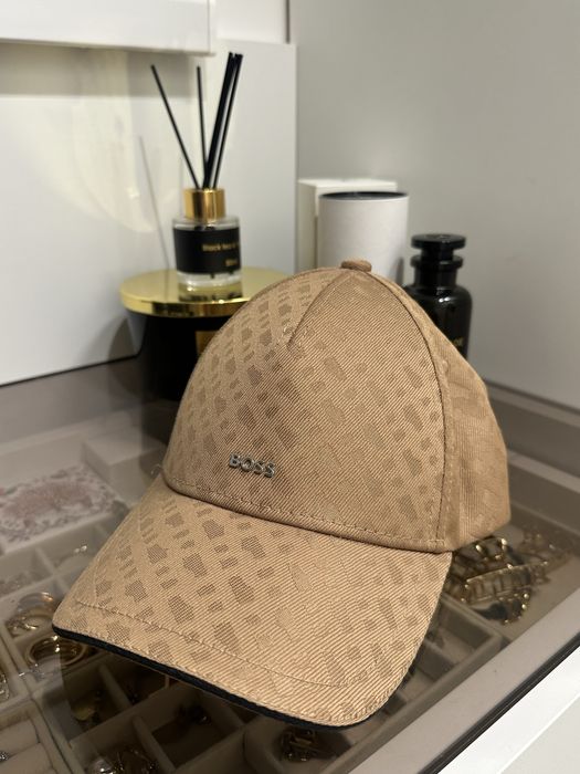 Дамска шапка BOSS