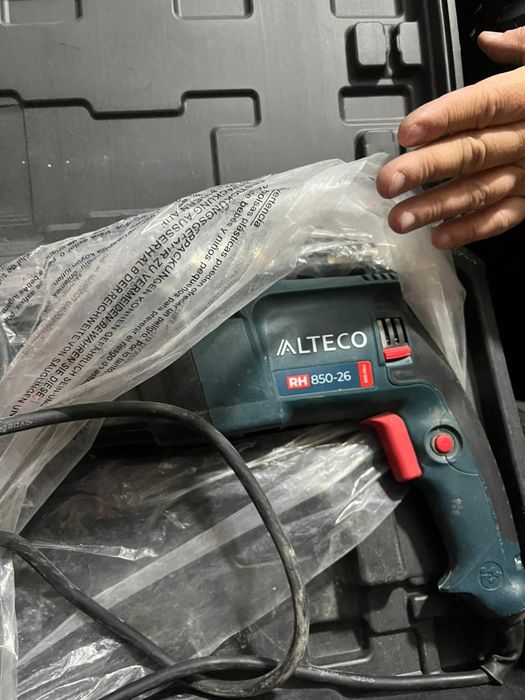 Аккумуляторная ударная дрель