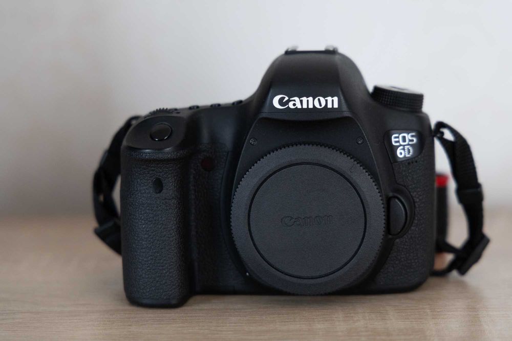 Продавам фотоапарат Canon EOS 6D