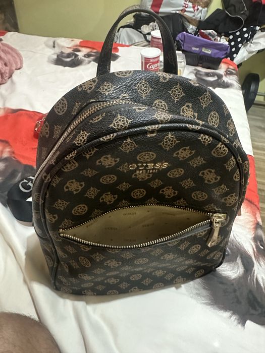Vand ghiozdam de dama Guess