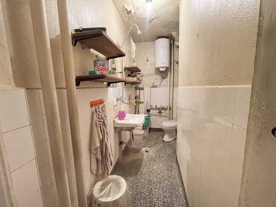 Продава се : тристаен тухлен апартамент