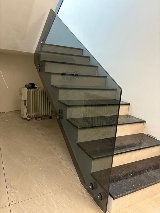 MetalGlass Cluj | Balustrade sticlă, balcoane, terase, uși culisante