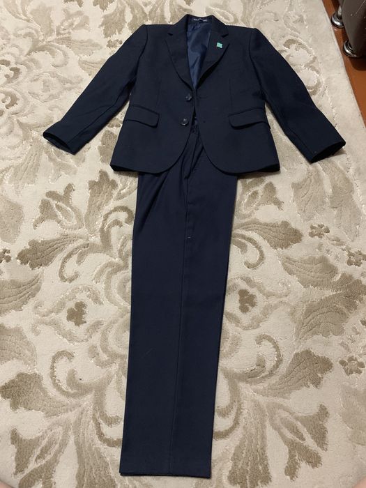 Продам школьный костюм 128 рост