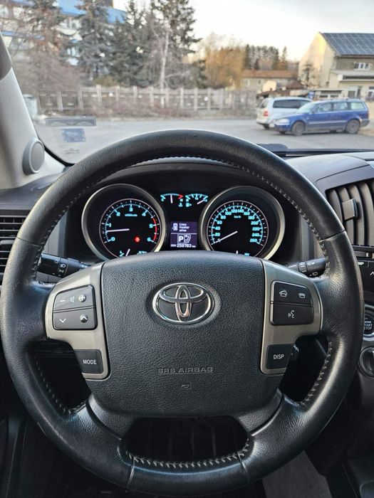 Toyota Land Cruiser V8