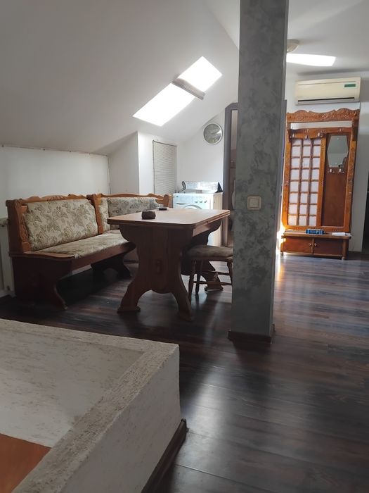 Închiriez  camera  la casa