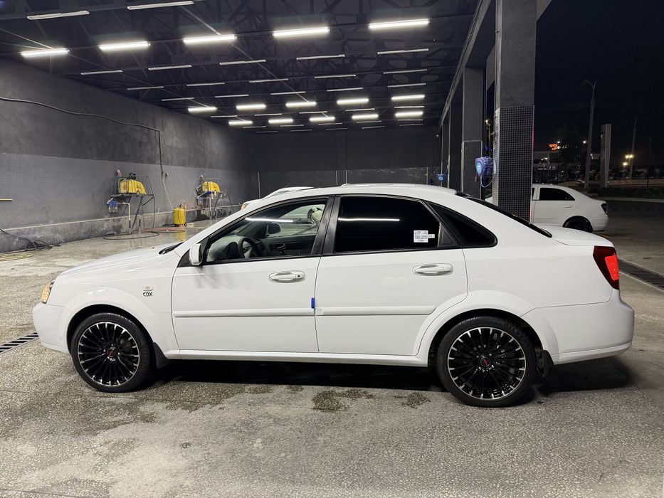 Lasetti 1.6 avtamat 2013 gazi bor (Toza)