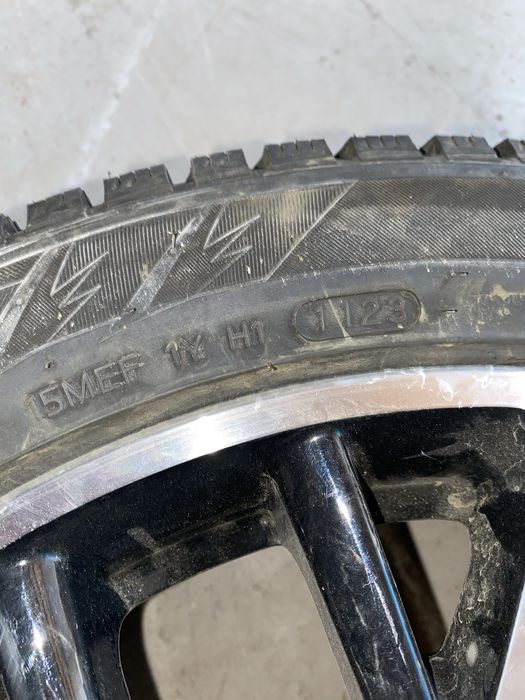 Шины От BMW комплект