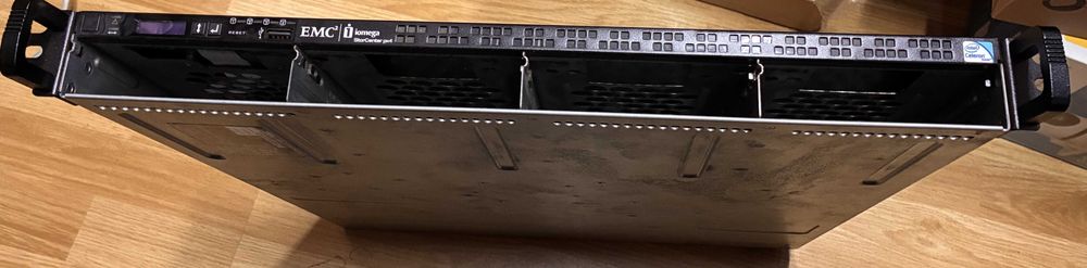 Iomega StorCenter px4-300r - NAS cu 4×1 TB hdd Hitachi – funcțional