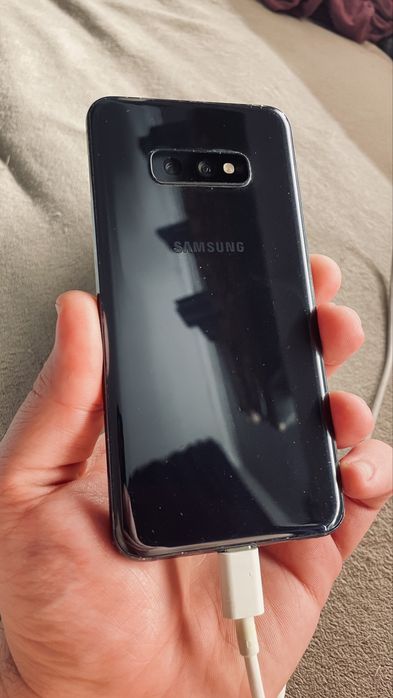 Продам самсунг с 10 е