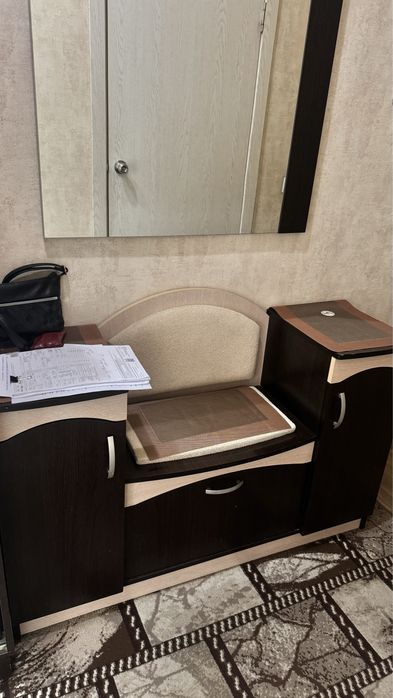 Продается прихожая мебель