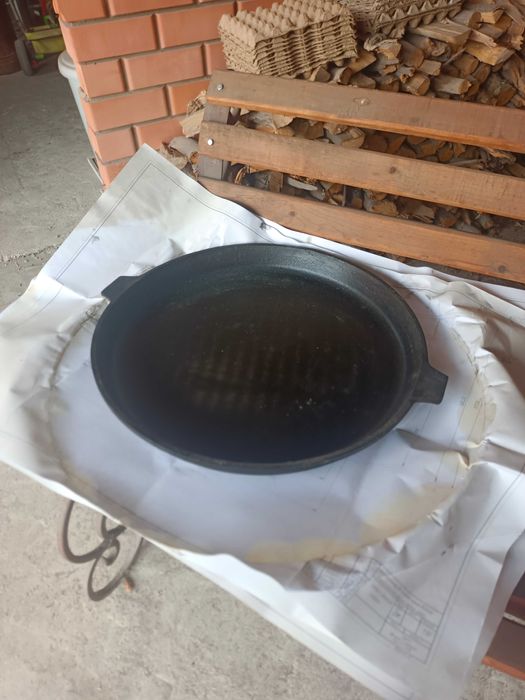 Очаг с чугунным казаном